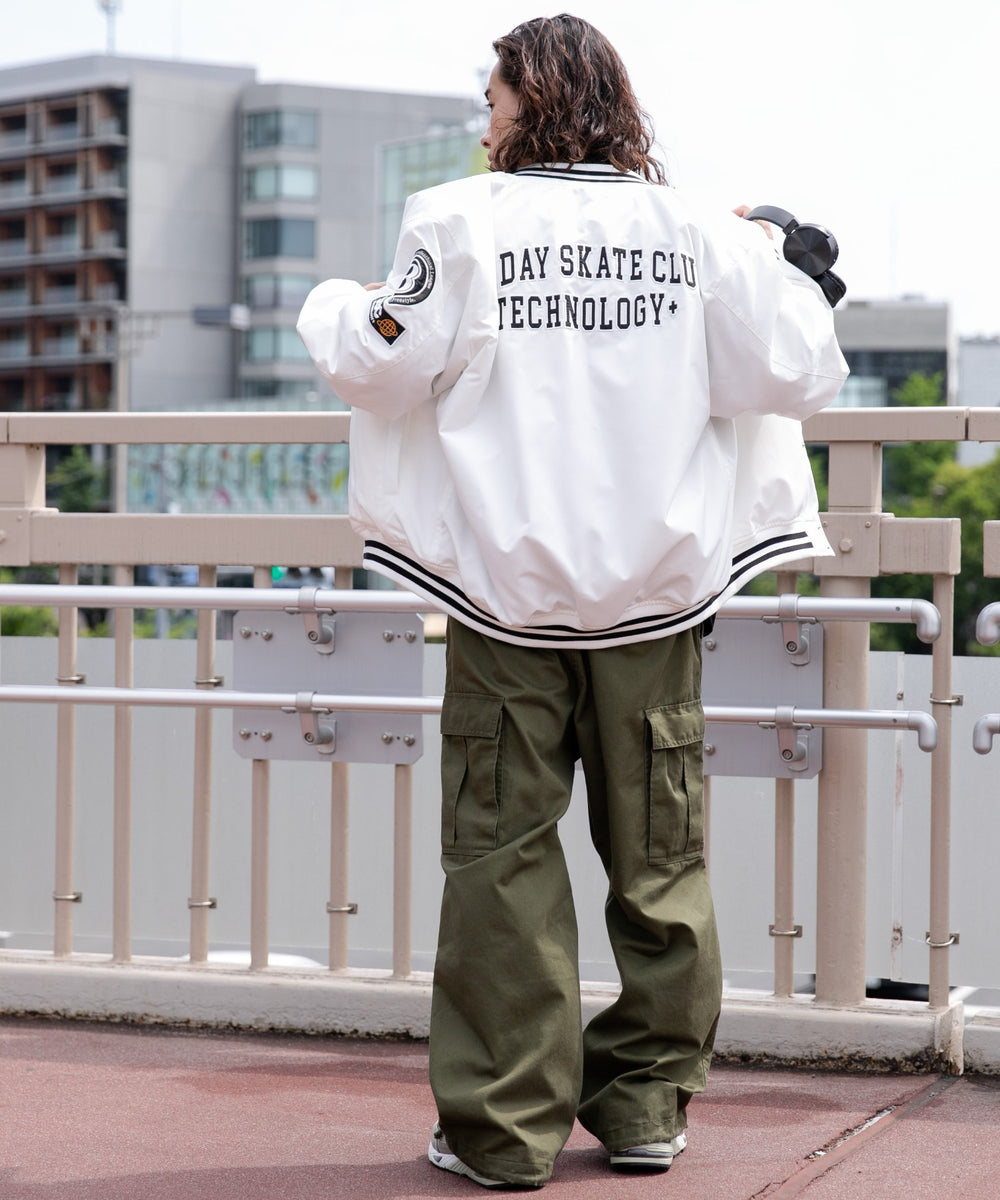 ホワイト モデル：174cm M着用