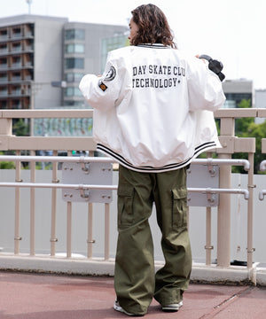 ホワイト モデル：174cm M着用