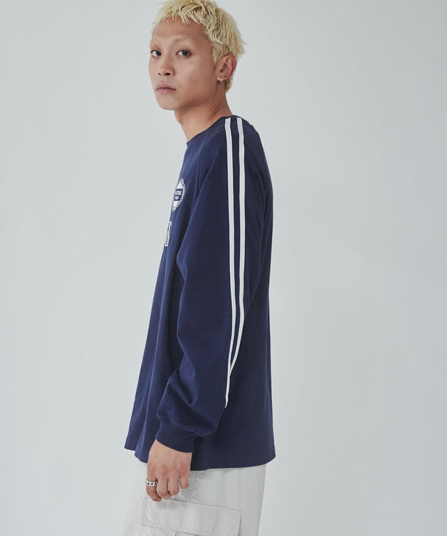 ネイビー モデル：178cm L着用