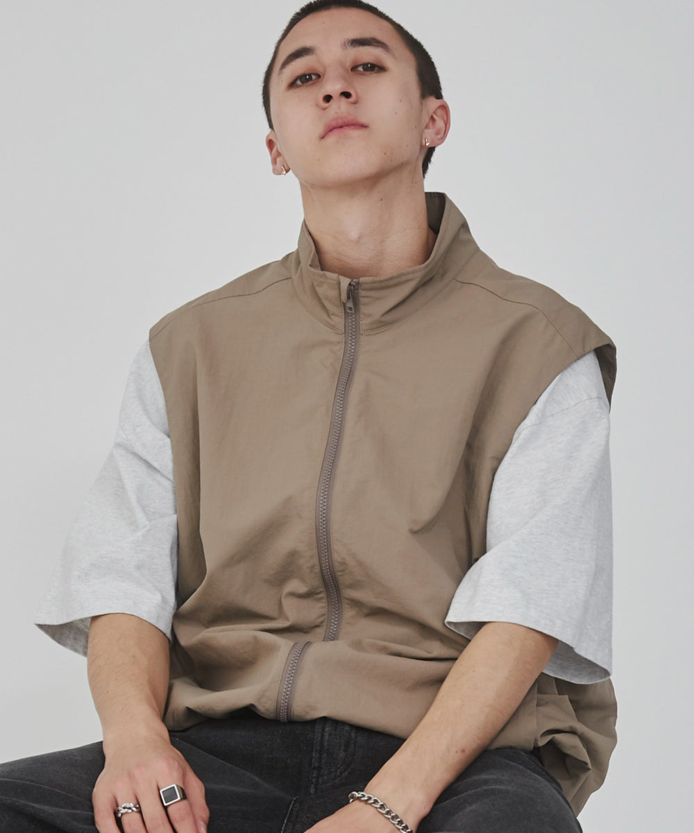 ベージュ モデル：176cm L着用