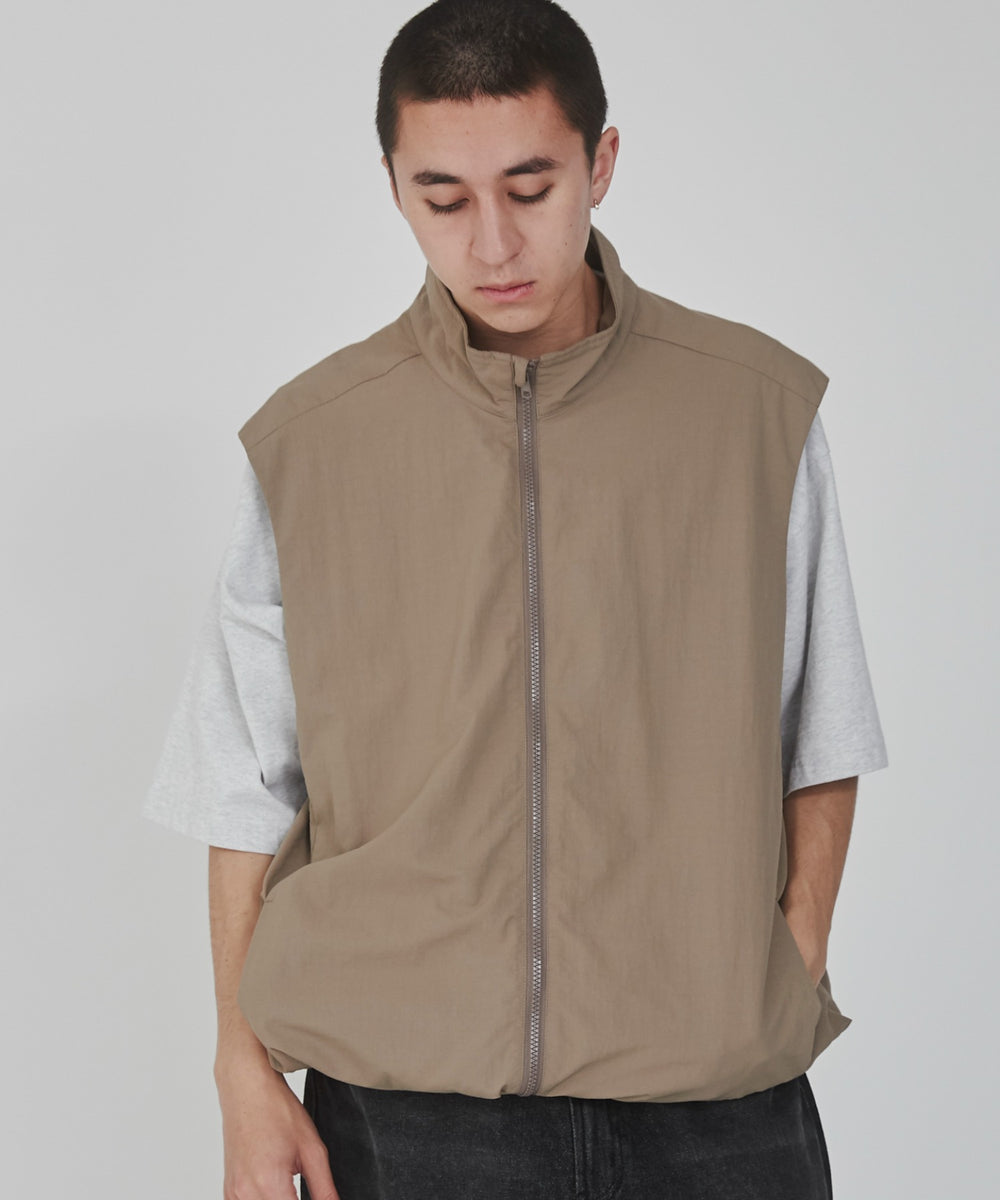 ベージュ モデル：176cm L着用