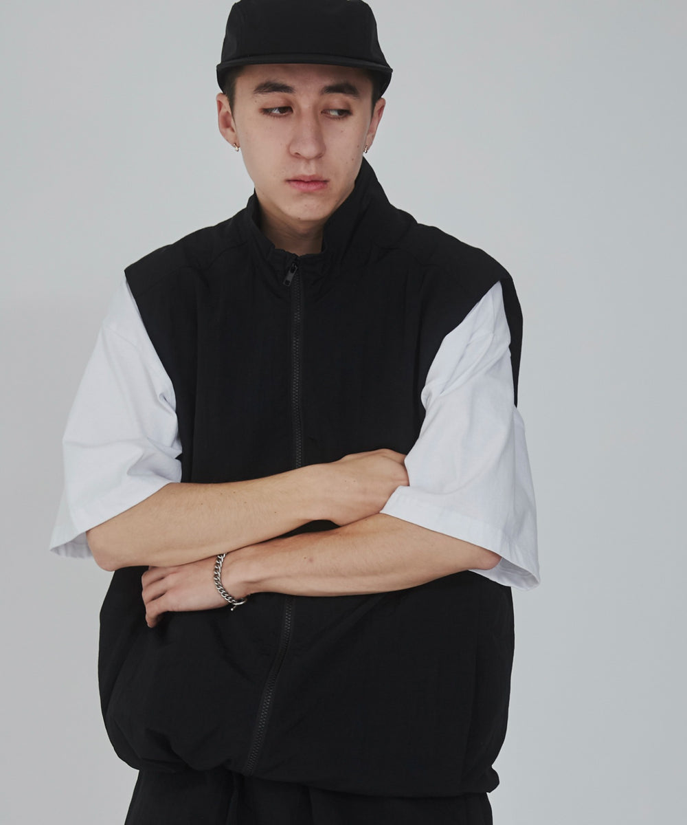 ブラック モデル：176cm L着用