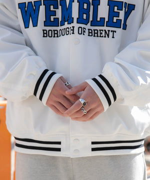 ホワイト モデル：174cm L着用