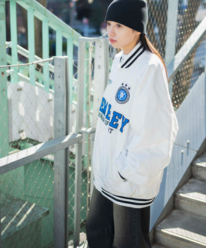 ホワイト モデル：160cm L着用