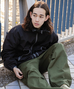 ブラック モデル：174cm L着用