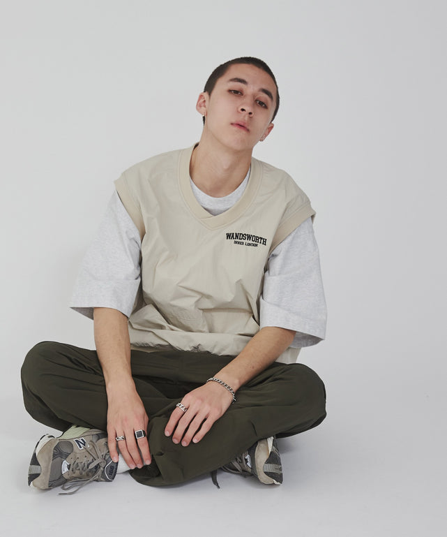 ベージュ モデル：176cm L着用