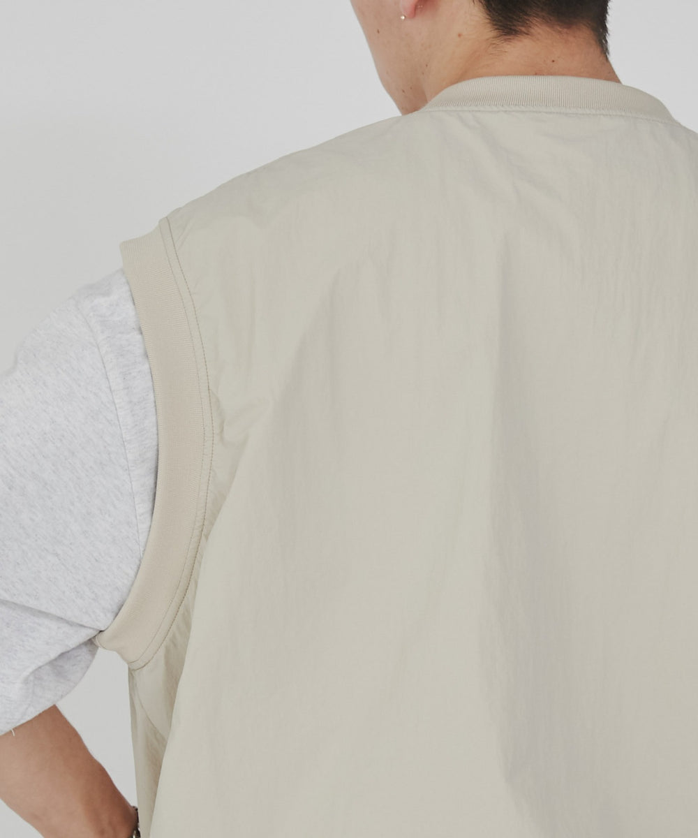 ナイロンVネックベスト