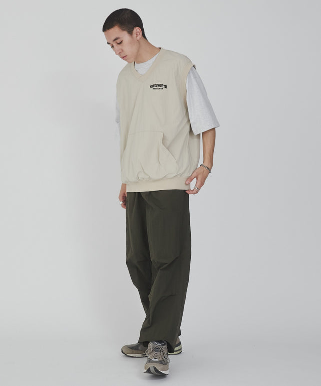 ベージュ モデル：176cm L着用