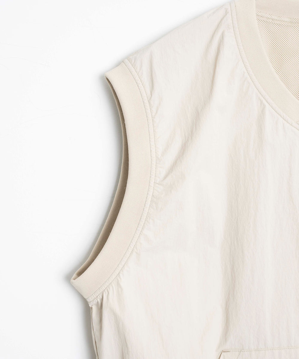 ナイロンVネックベスト