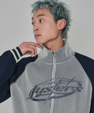 オフホワイト モデル：178cm L着用