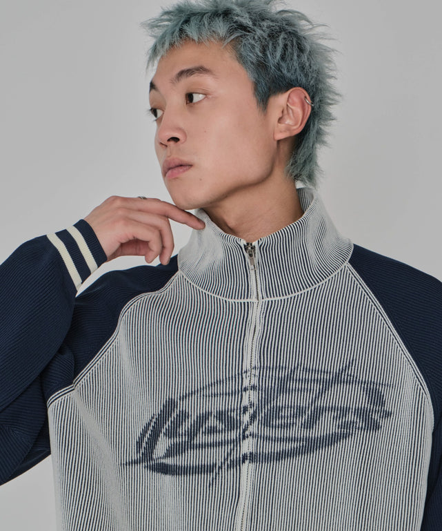 オフホワイト モデル：178cm L着用