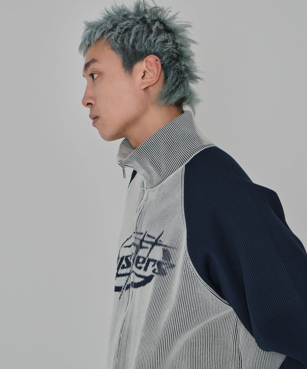 オフホワイト モデル：178cm L着用