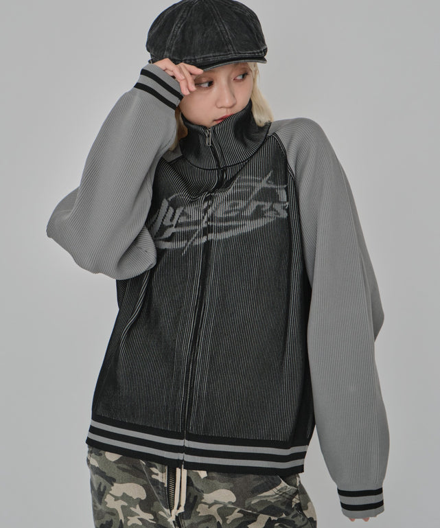 ブラック モデル：172cm M着用