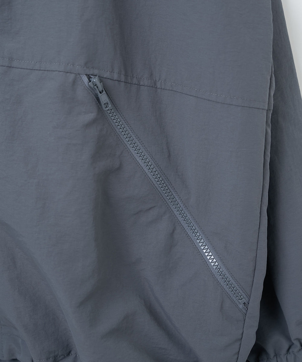 ナイロンフードシェルブルゾン