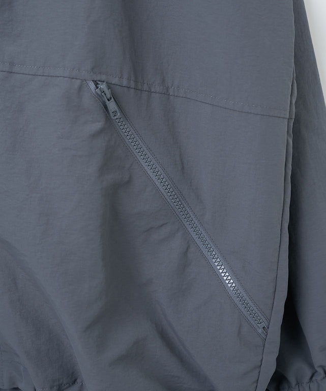 ナイロンフードシェルブルゾン