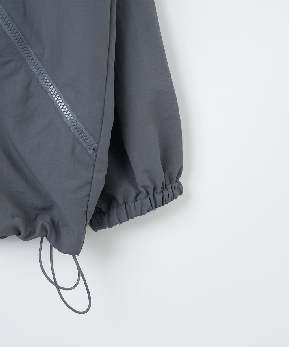 ナイロンフードシェルブルゾン
