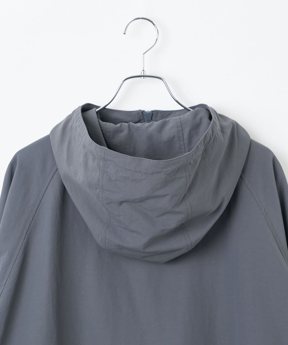 ナイロンフードシェルブルゾン