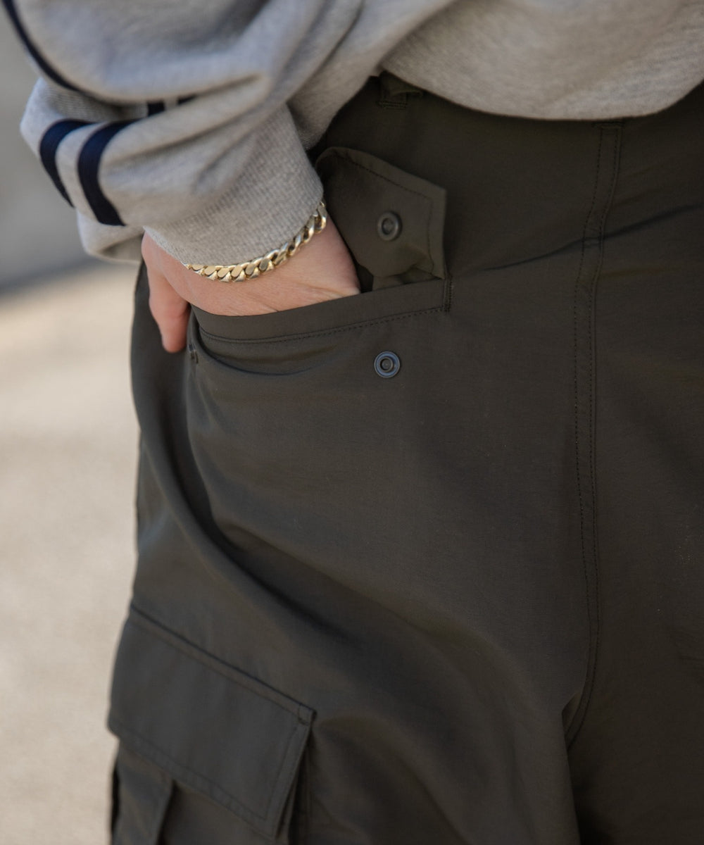 カーキ モデル：174cm L着用