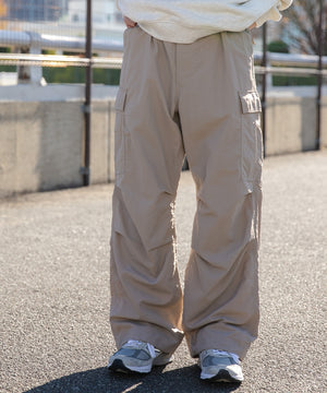 ベージュ モデル：174cm L着用