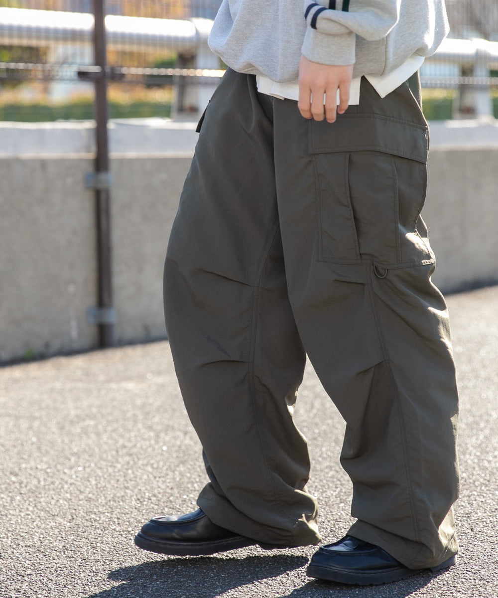 カーキ モデル：174cm L着用