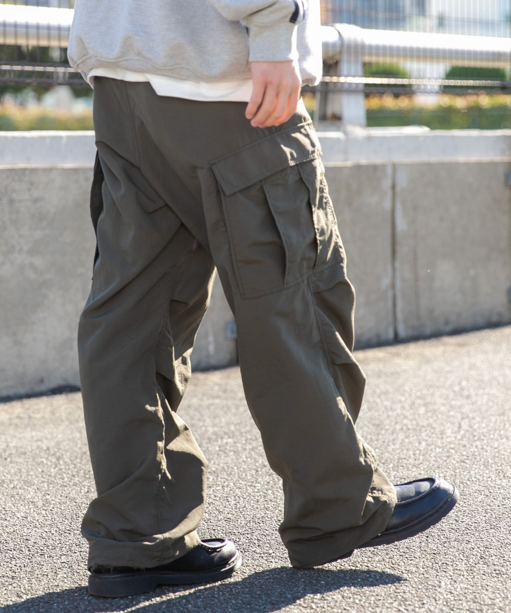 カーキ モデル：174cm L着用