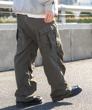 カーキ モデル：174cm L着用