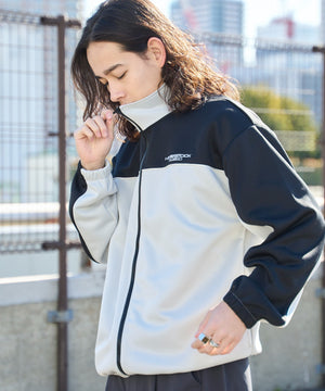 ブラック モデル：174㎝ L着用