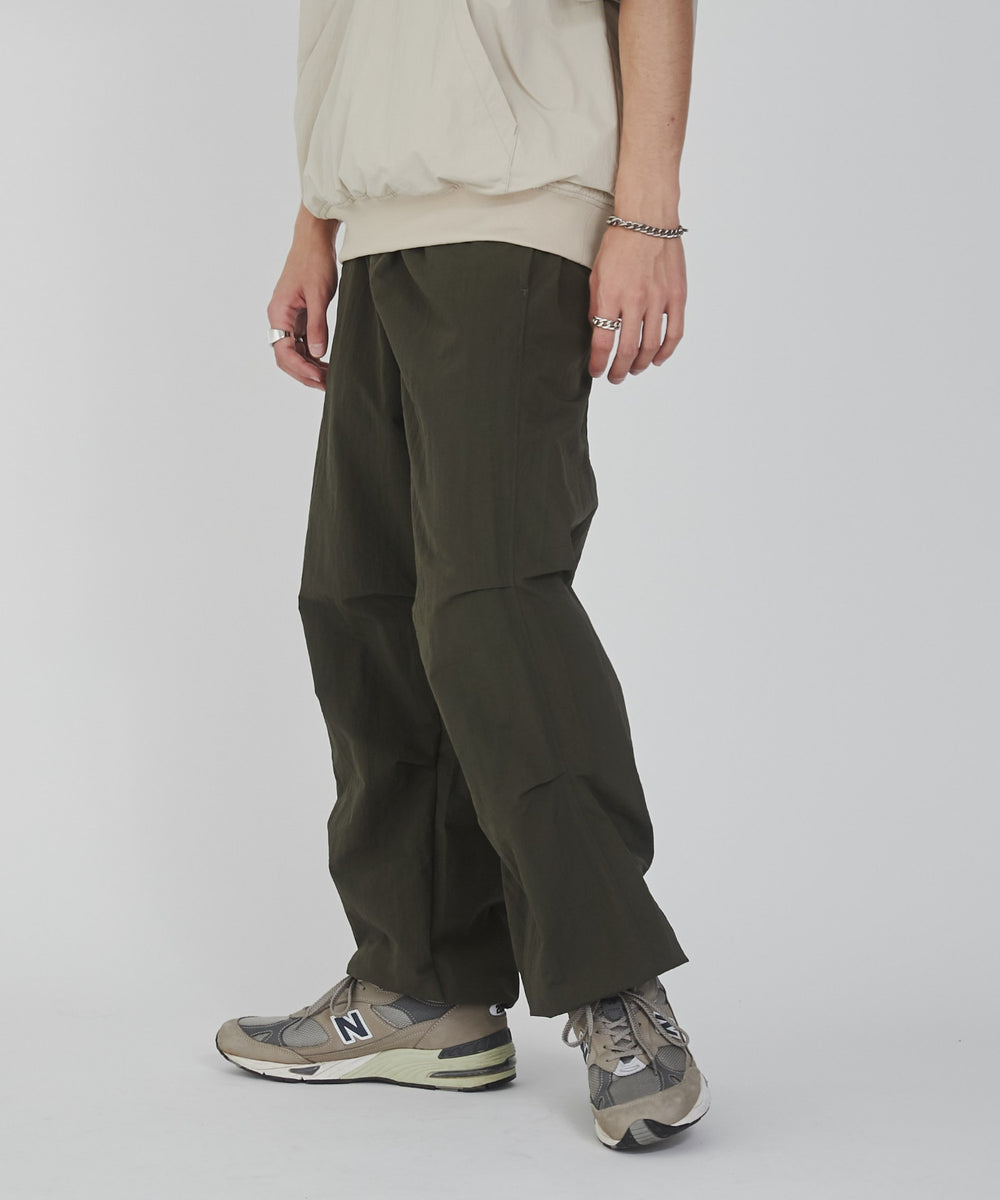 カーキ モデル：176cm L着用