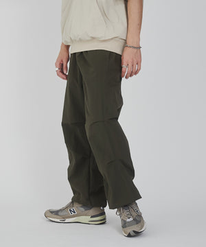 カーキ モデル：176cm L着用