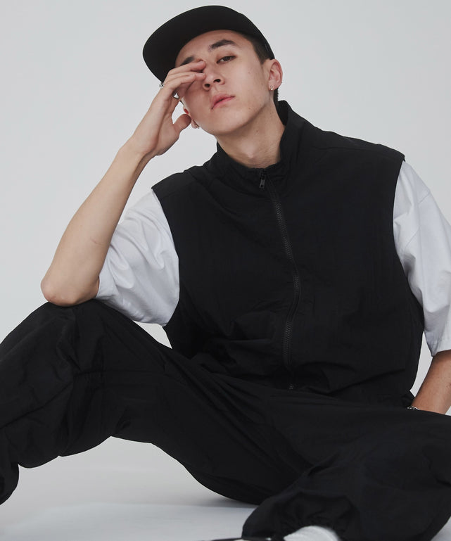 ブラック モデル：176cm L着用