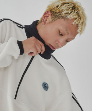 オフホワイト モデル：178cm L着用