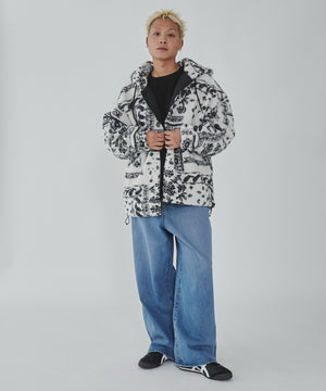 ホワイト モデル：178cm L着用