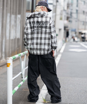 ホワイトチェック1 モデル：175cm L着用