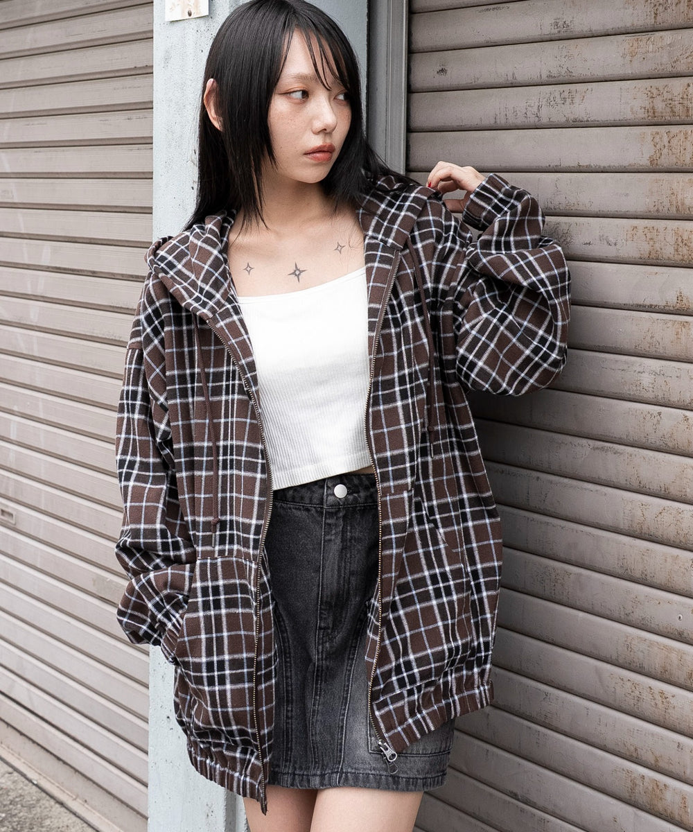 ブラウンチェック　モデル：159cm L着用