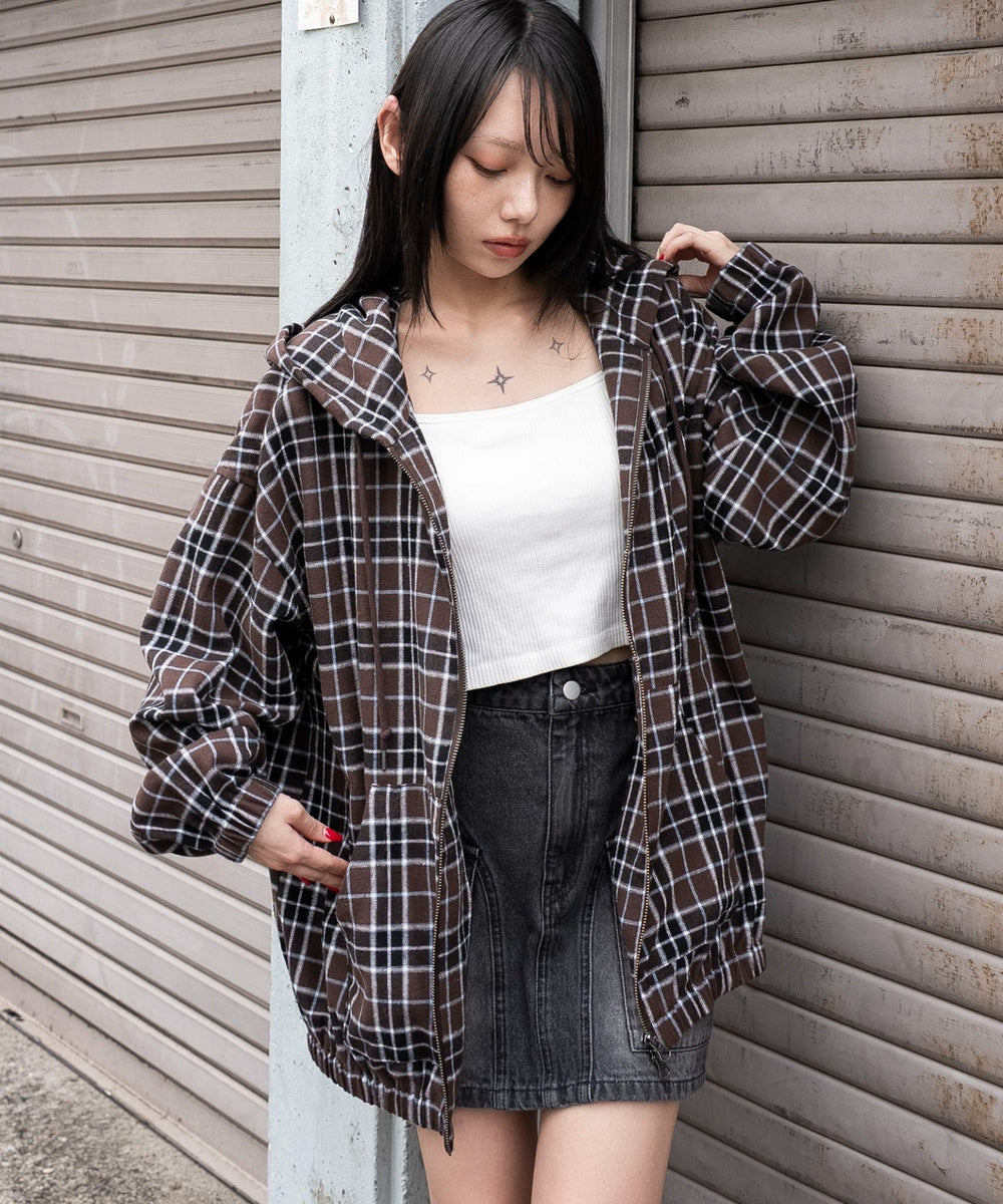 ブラウンチェック　モデル：159cm L着用