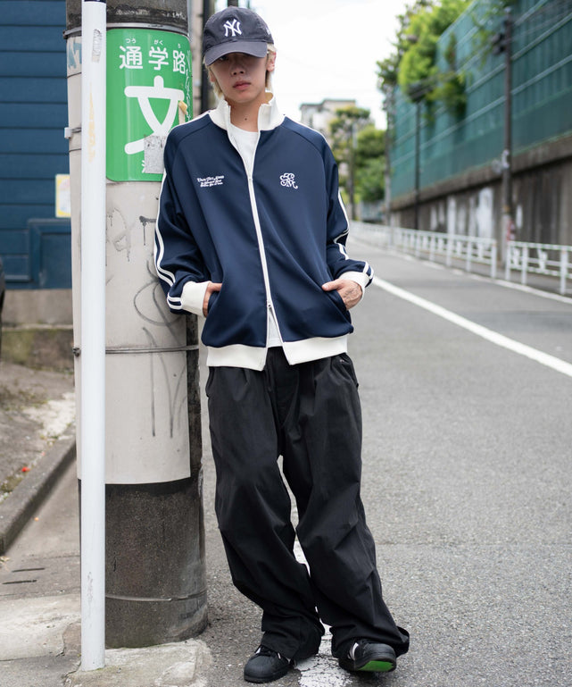 ネイビー モデル：175cm L着用