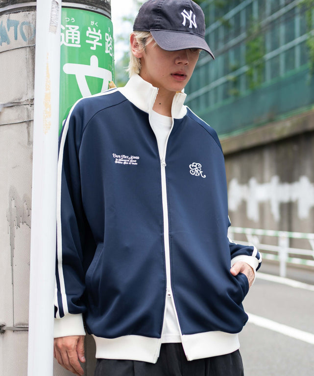 ネイビー モデル：175cm L着用