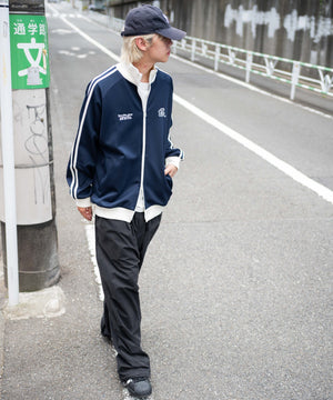 ネイビー モデル：175cm L着用