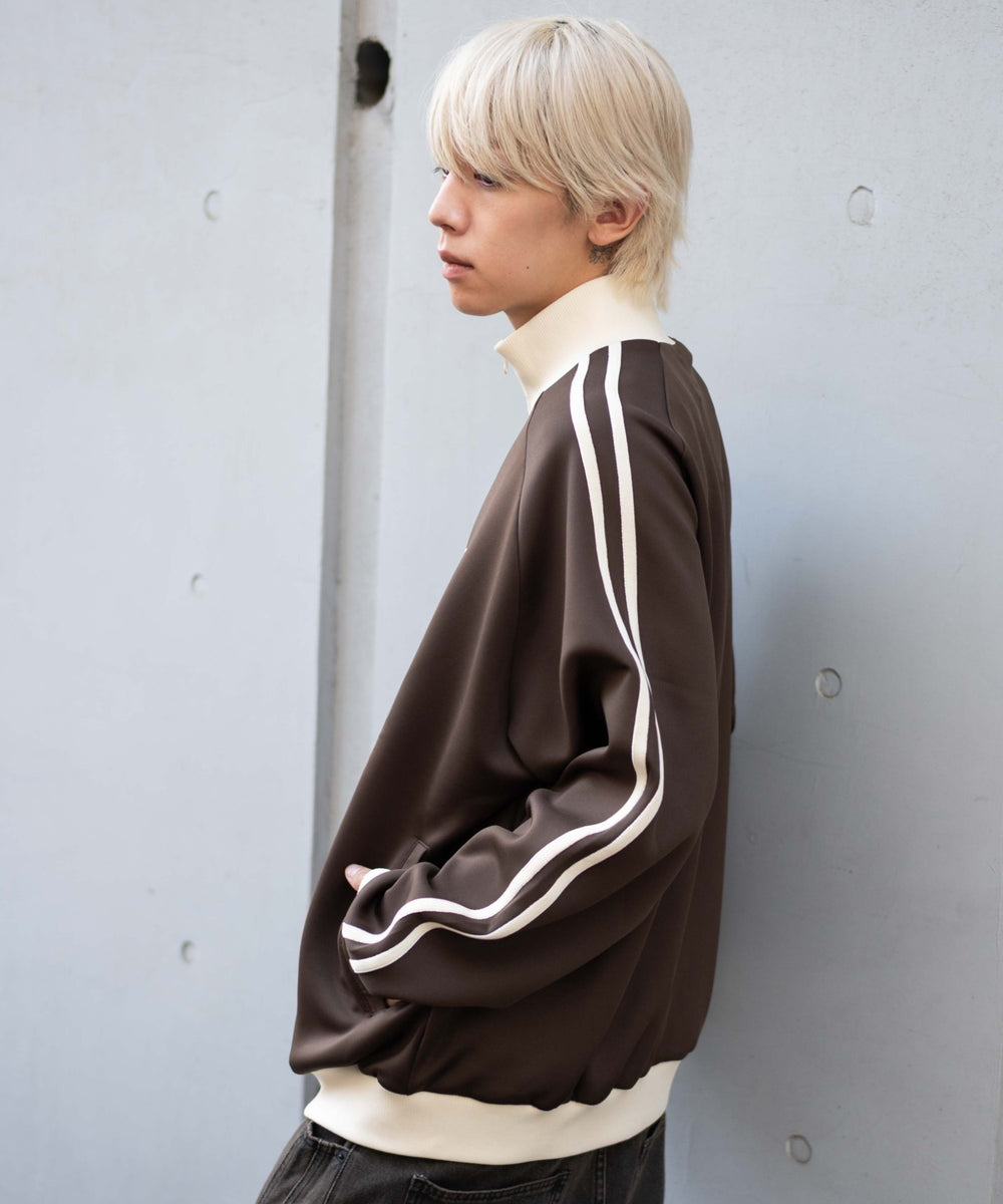 ブラウン モデル：175cm L着用