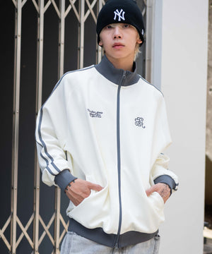 オフホワイト モデル：175cm L着用