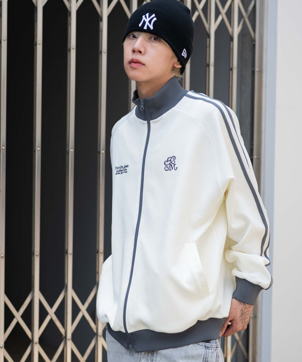 オフホワイト モデル：175cm L着用