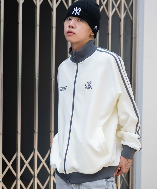 オフホワイト モデル：175cm L着用