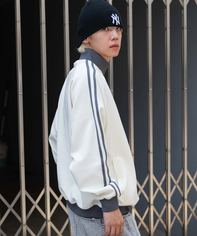 オフホワイト モデル：175cm L着用