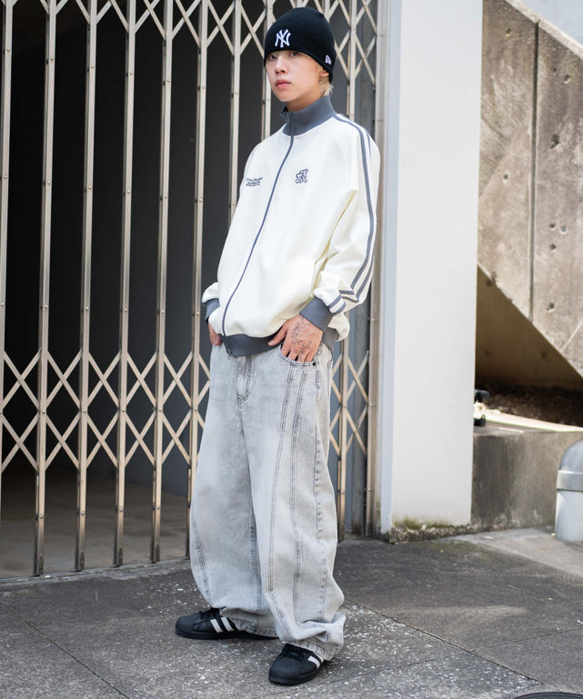 オフホワイト モデル：175cm L着用