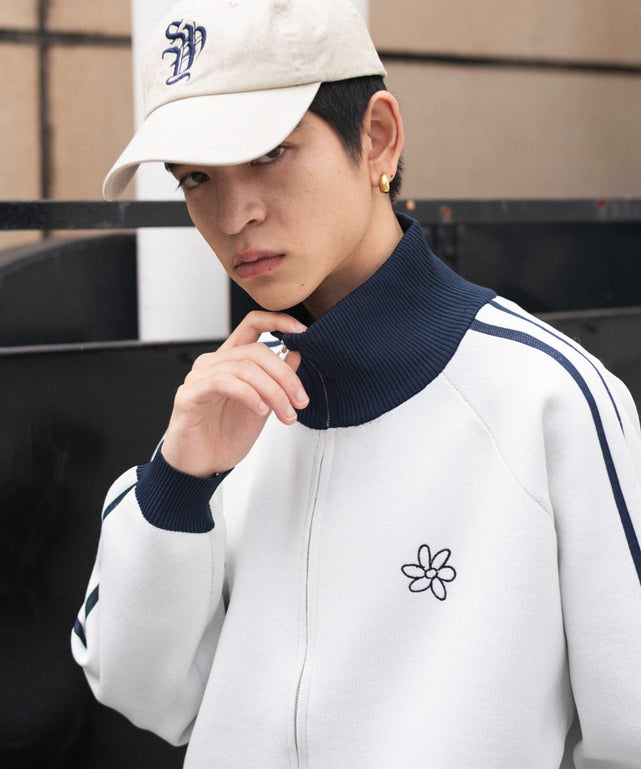 ホワイト モデル：180cm L着用