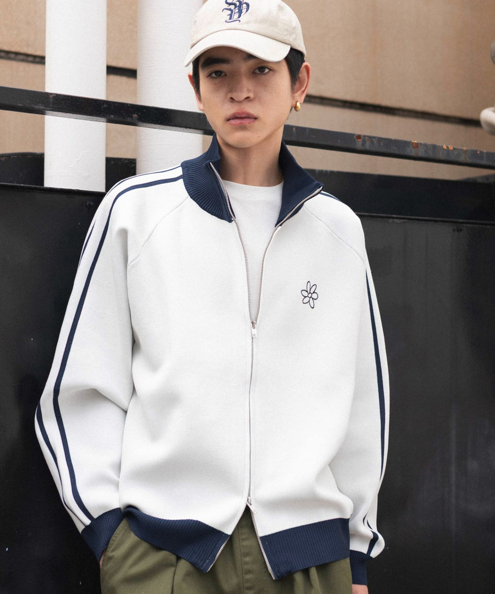 ホワイト モデル：180cm L着用