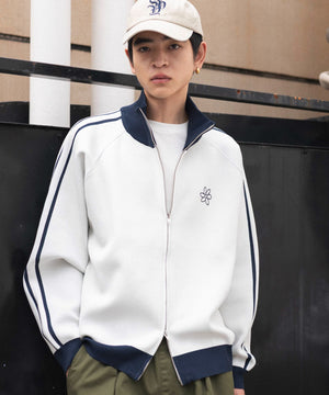 ホワイト モデル：180cm L着用