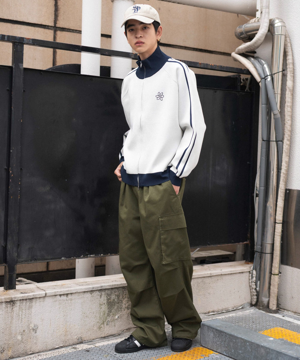 ホワイト モデル：180cm L着用