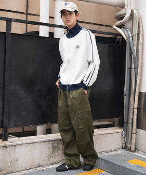 ホワイト モデル：180cm L着用