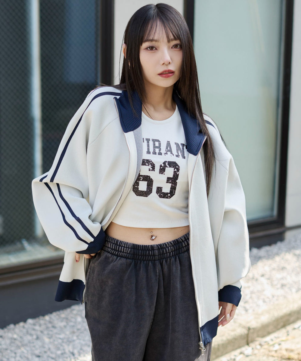 ホワイト　モデル：159cm L着用